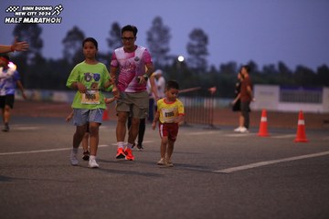 BINH DUONG NEW CITY HALF MARATHON 2024 - Ảnh #1728457