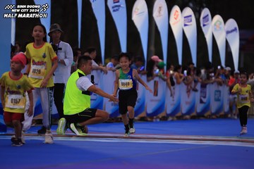 BINH DUONG NEW CITY HALF MARATHON 2024 - Ảnh #1729212