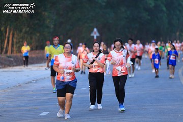 BINH DUONG NEW CITY HALF MARATHON 2024 - Ảnh #1772291
