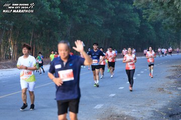 BINH DUONG NEW CITY HALF MARATHON 2024 - Ảnh #1750595