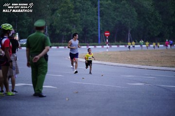 BINH DUONG NEW CITY HALF MARATHON 2024 - Ảnh #1724969