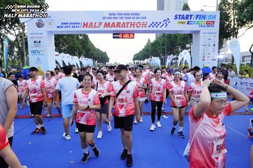 BINH DUONG NEW CITY HALF MARATHON 2024 - Ảnh #1770623