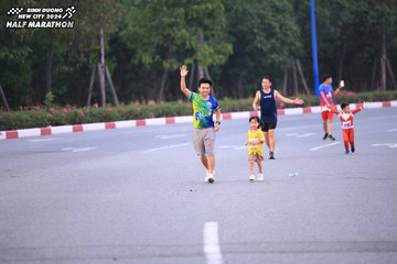 BINH DUONG NEW CITY HALF MARATHON 2024 - Ảnh #1727116
