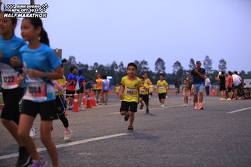 BINH DUONG NEW CITY HALF MARATHON 2024 - Ảnh #1728310