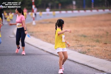 BINH DUONG NEW CITY HALF MARATHON 2024 - Ảnh #1727155