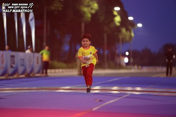 BINH DUONG NEW CITY HALF MARATHON 2024 - Ảnh #1729364