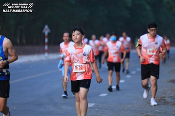 BINH DUONG NEW CITY HALF MARATHON 2024 - Ảnh #1750388
