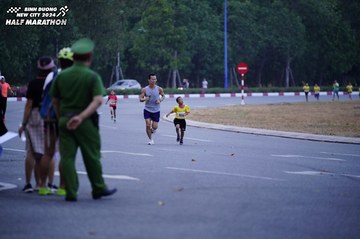 BINH DUONG NEW CITY HALF MARATHON 2024 - Ảnh #1724963