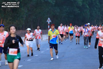 BINH DUONG NEW CITY HALF MARATHON 2024 - Ảnh #1750805