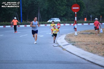 BINH DUONG NEW CITY HALF MARATHON 2024 - Ảnh #1726082