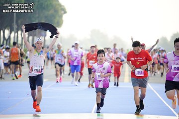 BINH DUONG NEW CITY HALF MARATHON 2024 - Ảnh #1763312