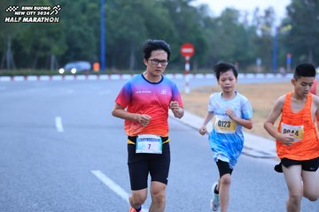 BINH DUONG NEW CITY HALF MARATHON 2024 - Ảnh #1726038