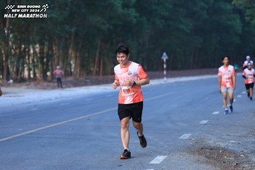 BINH DUONG NEW CITY HALF MARATHON 2024 - Ảnh #1750294