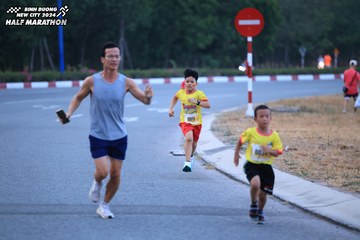 BINH DUONG NEW CITY HALF MARATHON 2024 - Ảnh #1726114
