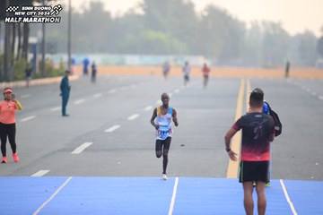 BINH DUONG NEW CITY HALF MARATHON 2024 - Ảnh #1738808