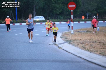 BINH DUONG NEW CITY HALF MARATHON 2024 - Ảnh #1726087