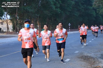 BINH DUONG NEW CITY HALF MARATHON 2024 - Ảnh #1750437