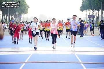BINH DUONG NEW CITY HALF MARATHON 2024 - Ảnh #1758878