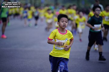 BINH DUONG NEW CITY HALF MARATHON 2024 - Ảnh #1724637