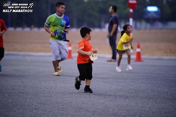 BINH DUONG NEW CITY HALF MARATHON 2024 - Ảnh #1725750
