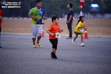 BINH DUONG NEW CITY HALF MARATHON 2024 - Ảnh #1725749