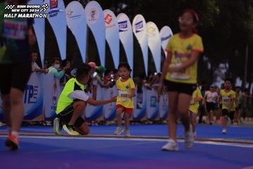 BINH DUONG NEW CITY HALF MARATHON 2024 - Ảnh #1729237