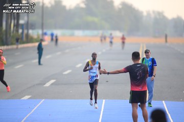 BINH DUONG NEW CITY HALF MARATHON 2024 - Ảnh #1738811