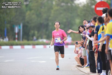BINH DUONG NEW CITY HALF MARATHON 2024 - Ảnh #1736937