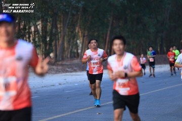 BINH DUONG NEW CITY HALF MARATHON 2024 - Ảnh #1750580