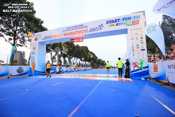 BINH DUONG NEW CITY HALF MARATHON 2024 - Ảnh #1729514