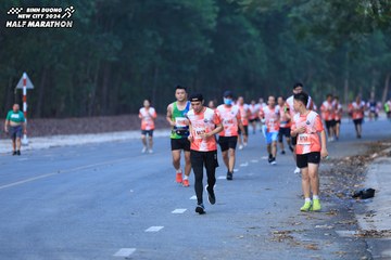 BINH DUONG NEW CITY HALF MARATHON 2024 - Ảnh #1750369