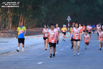 BINH DUONG NEW CITY HALF MARATHON 2024 - Ảnh #1771798