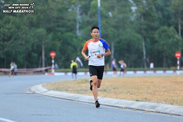 BINH DUONG NEW CITY HALF MARATHON 2024 - Ảnh #1735829