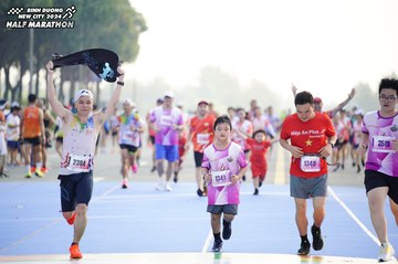 BINH DUONG NEW CITY HALF MARATHON 2024 - Ảnh #1763314