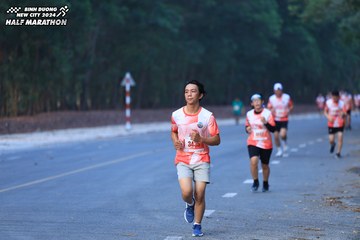 BINH DUONG NEW CITY HALF MARATHON 2024 - Ảnh #1750312
