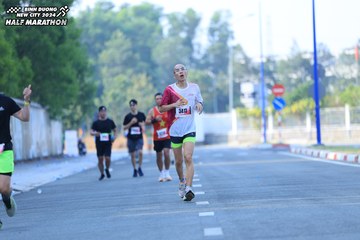 BINH DUONG NEW CITY HALF MARATHON 2024 - Ảnh #1768460