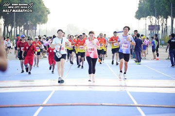BINH DUONG NEW CITY HALF MARATHON 2024 - Ảnh #1758876