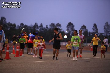 BINH DUONG NEW CITY HALF MARATHON 2024 - Ảnh #1728449