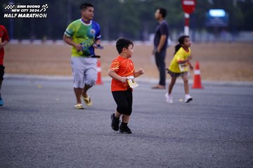 BINH DUONG NEW CITY HALF MARATHON 2024 - Ảnh #1725753