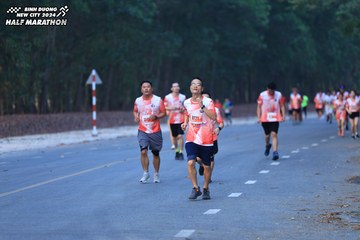 BINH DUONG NEW CITY HALF MARATHON 2024 - Ảnh #1750458