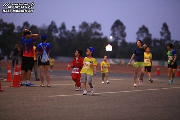 BINH DUONG NEW CITY HALF MARATHON 2024 - Ảnh #1728421