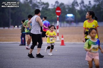 BINH DUONG NEW CITY HALF MARATHON 2024 - Ảnh #1725653