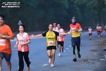BINH DUONG NEW CITY HALF MARATHON 2024 - Ảnh #1750248