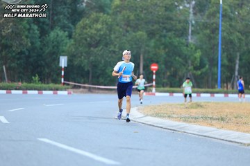 BINH DUONG NEW CITY HALF MARATHON 2024 - Ảnh #1735626