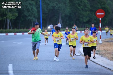 BINH DUONG NEW CITY HALF MARATHON 2024 - Ảnh #1726174