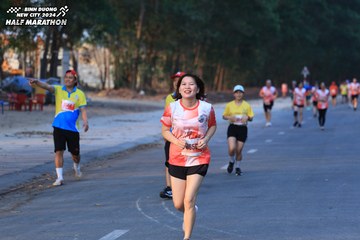 BINH DUONG NEW CITY HALF MARATHON 2024 - Ảnh #1771884