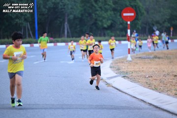 BINH DUONG NEW CITY HALF MARATHON 2024 - Ảnh #1726343