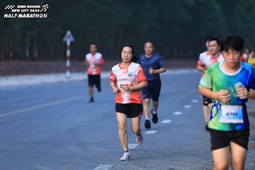 BINH DUONG NEW CITY HALF MARATHON 2024 - Ảnh #1750171