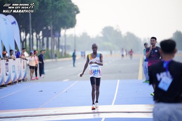 BINH DUONG NEW CITY HALF MARATHON 2024 - Ảnh #1772651