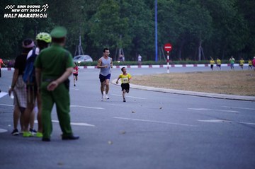 BINH DUONG NEW CITY HALF MARATHON 2024 - Ảnh #1724968